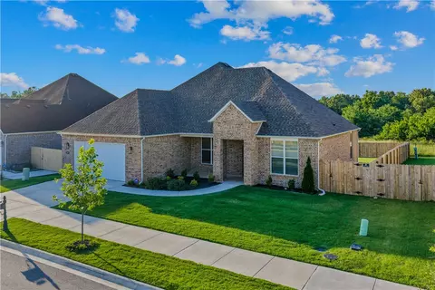 2967 N Grey Squirrel Dr, Fayetteville, AR 72704
