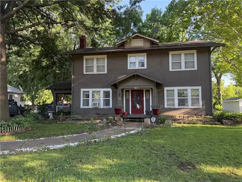 300 Huntington St, Gravette, AR 72736