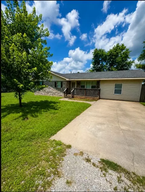 300 Huntington St, Gravette, AR 72736