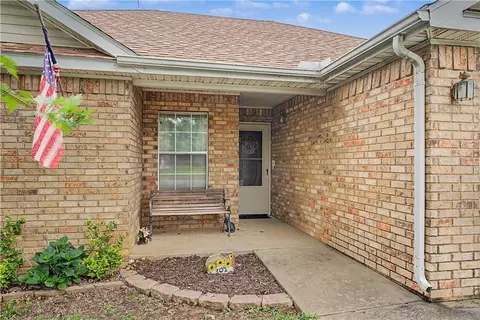 302 S Wright St, Lowell, AR 72745 photo 3
