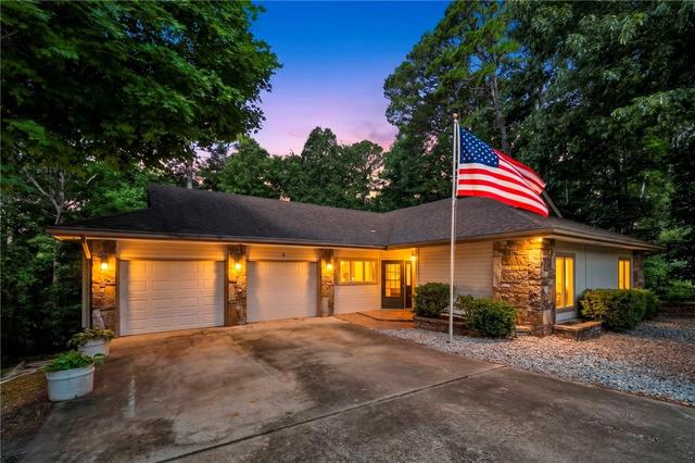 2 Raleigh Hills Ln, Bella Vista, AR 72715