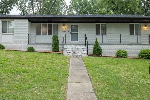 2248 N Hummingbird Ln, Fayetteville, AR 72703