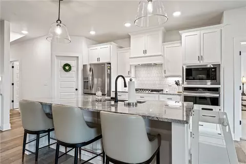 Kitchen - 1400 Dresden Dr, Centerton, AR 72719 photo 3 of 4