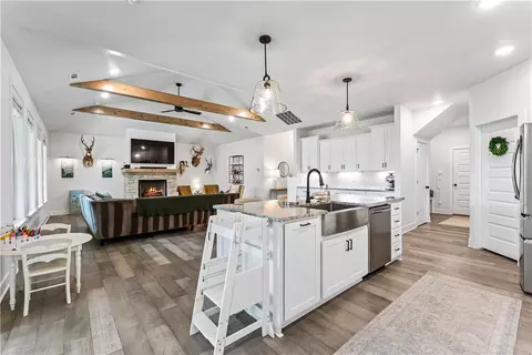 Kitchen - 1400 Dresden Dr, Centerton, AR 72719 photo 4 of 4