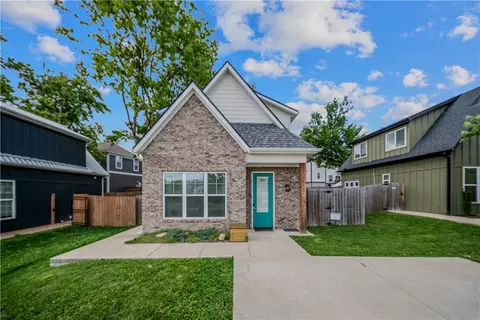 3026 W Old Farmington Rd, Fayetteville, AR 72704