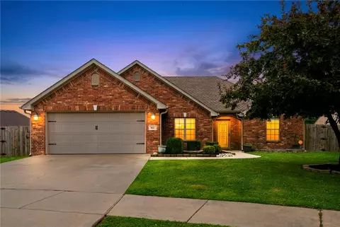 801 E Marietta Ct, Rogers, AR 72758