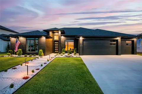 8702 W Thistle Ln, Bentonville, AR 72713