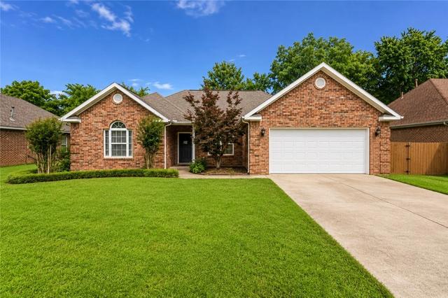 319 Bluff Dr, Lowell, AR 72745