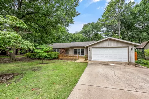 755 N Cedarwood Ave, Fayetteville, AR 72701