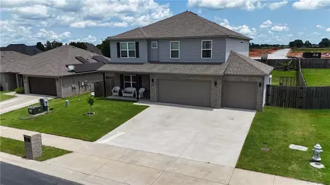 620 Woodcreek Loop, Lowell, AR 72745