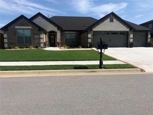 520 Chaparral St, Centerton, AR 72719