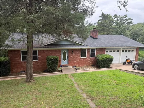 207 W 23rd St, Russellville, AR 72801