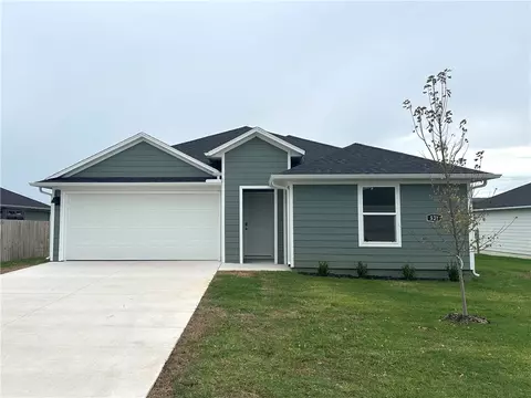 521 Riggs St, Prairie Grove, AR 72753