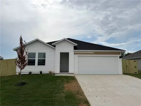 590 Riggs St, Prairie Grove, AR 72753
