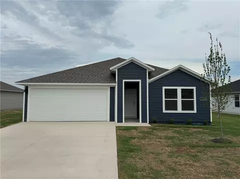 571 Riggs St, Prairie Grove, AR 72753