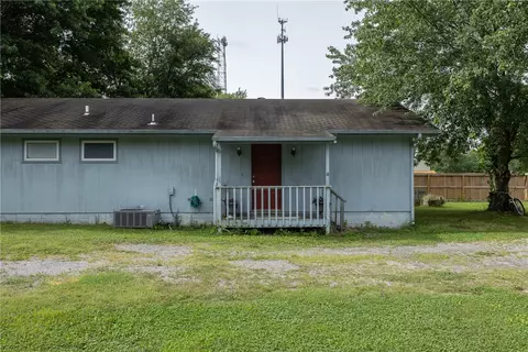 404 NE 4th Ave, Gravette, AR 72736