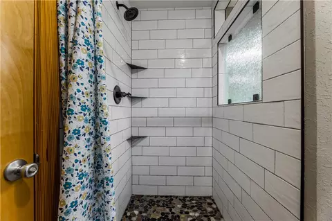 Bath - 640 S Forty Rd, West Fork, AR 72774 photo 4 of 5