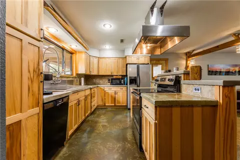 Kitchen - 640 S Forty Rd, West Fork, AR 72774 photo 3 of 5