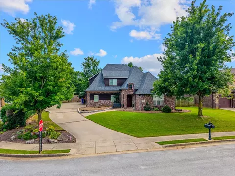 4300 W Warbal Trl, Rogers, AR 72758