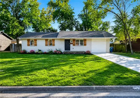 2306 SE 9th St, Bentonville, AR 72712