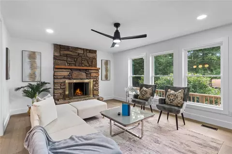 4 Rosedale Ln, Bella Vista, AR 72715