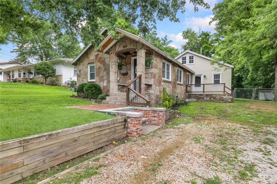 1101 N Maple St, Harrison, AR 72601 photo 3