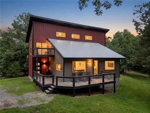 45 Center Rd, Eureka Springs, AR 72631