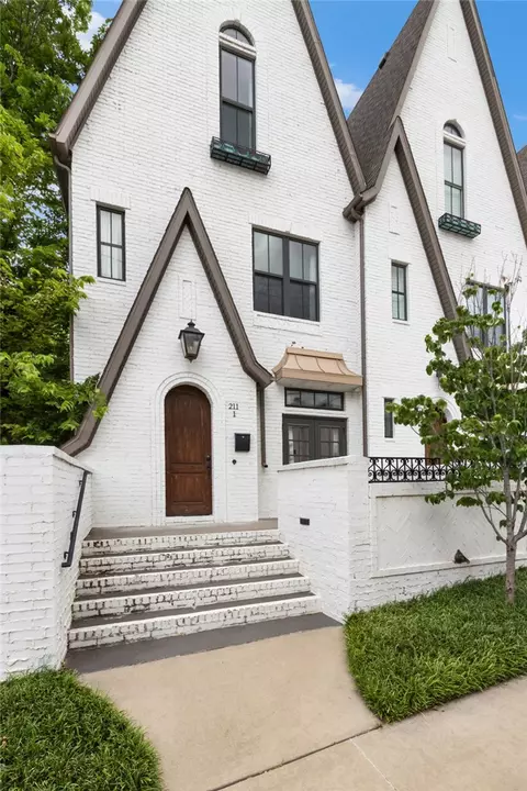 211 N Church Ave #1, Fayetteville, AR 72701
