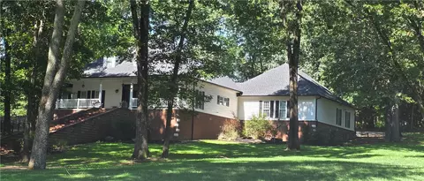 19489 Oak Cir, Springdale, AR 72764