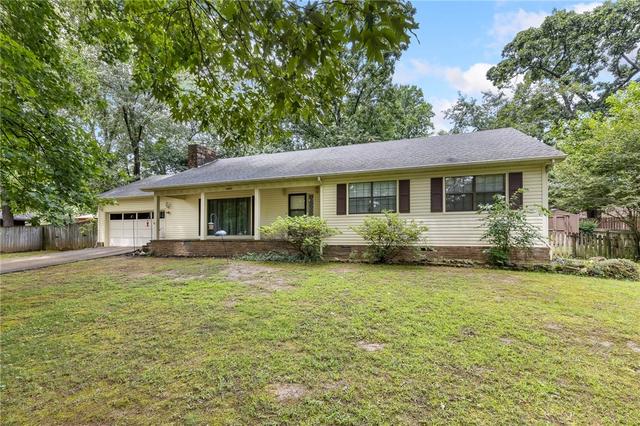 404 Huntington Pl, Harrison, AR 72601