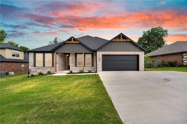 2702 Cortney Cir, Siloam Springs, AR 72761