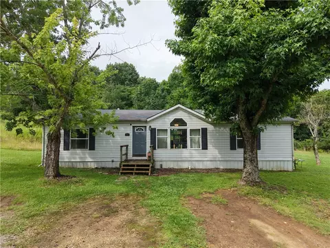1833 S Hanshew Rd, Fayetteville, AR 72701