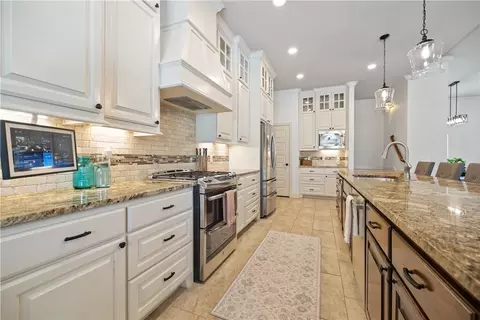 Kitchen - 1255 Edinburgh Loop, Springdale, AR 72762 photo 4 of 4