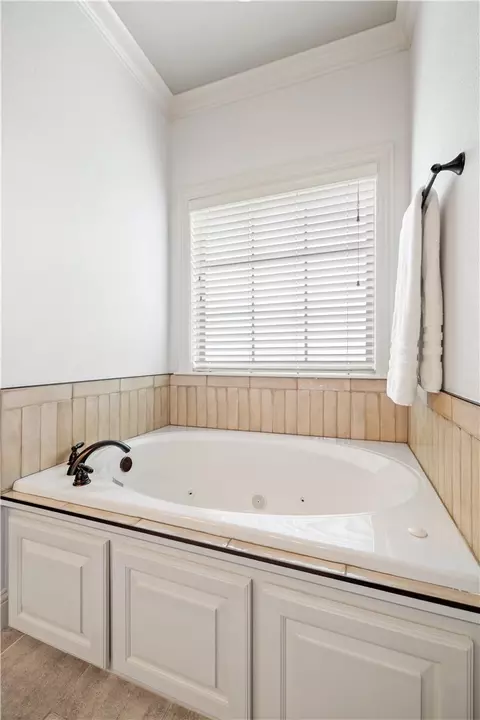 Bath - 1255 Edinburgh Loop, Springdale, AR 72762 photo 1 of 6