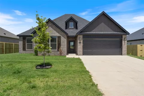 7004 SW Orange Ave, Bentonville, AR 72713