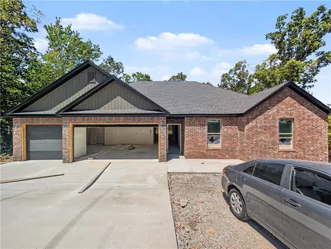 11 Carrick Dr, Bella Vista, AR 72715