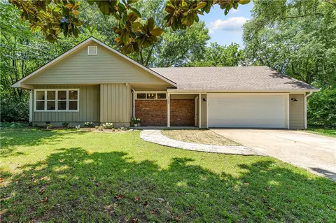 2325 N Gooseberry Ln, Fayetteville, AR 72704