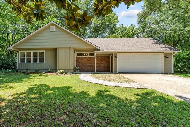2325 N Gooseberry Ln, Fayetteville, AR 72704
