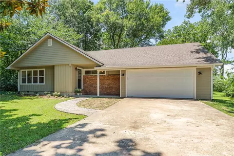 2325 N Gooseberry Ln, Fayetteville, AR 72704