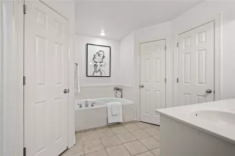 Bath - 340 Brandon Loop, Springdale, AR 72762 photo 1 of 5