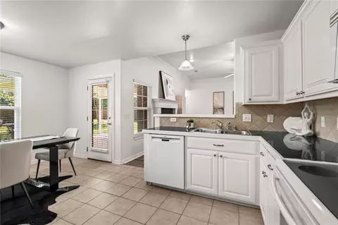 Kitchen - 340 Brandon Loop, Springdale, AR 72762 photo 3 of 3