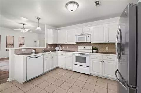 Kitchen - 340 Brandon Loop, Springdale, AR 72762 photo 2 of 3