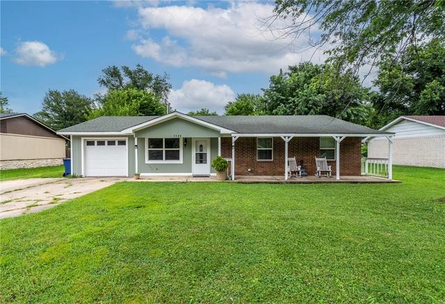 1155 Jo Lynn St, Siloam Springs, AR 72761