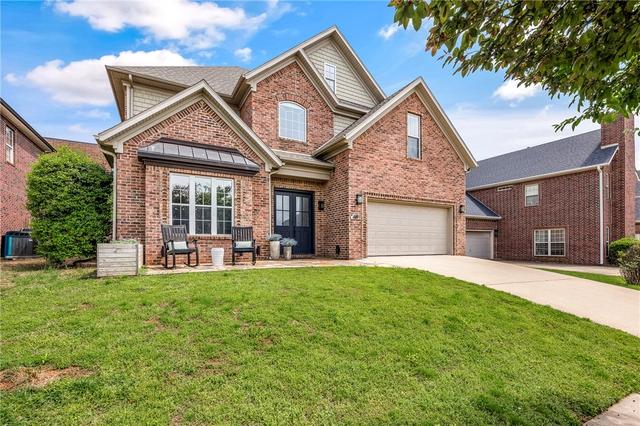 109 SE G Ct, Bentonville, AR 72712