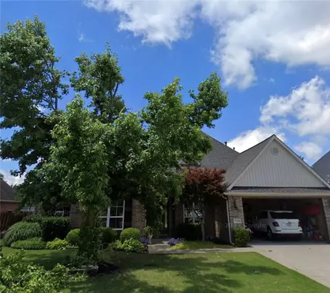 5720 S Chanberry Ln, Rogers, AR 72758