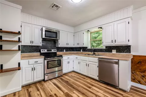 Kitchen - 22535 War Eagle Rd, Springdale, AR 72764 photo 1 of 2