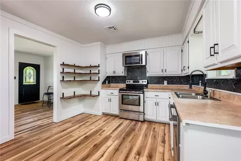 Kitchen - 22535 War Eagle Rd, Springdale, AR 72764 photo 2 of 2