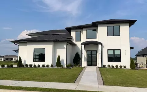 8112 W Isleworth Ct, Rogers, AR 72758