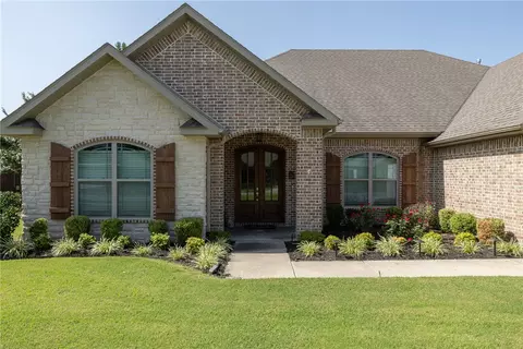 2661 W Vanike Dr, Fayetteville, AR 72704