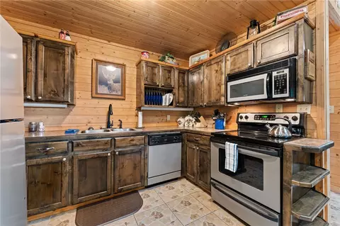 Kitchen - 277 Nc 2401, Jasper, AR 72641 photo 2 of 2